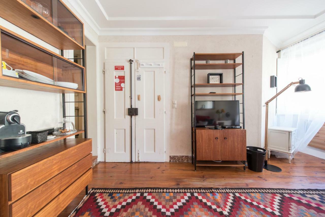 Cozy Apartment In Historic Center Lisbon Bagian luar foto
