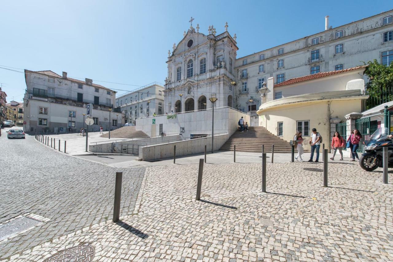 Cozy Apartment In Historic Center Lisbon Bagian luar foto