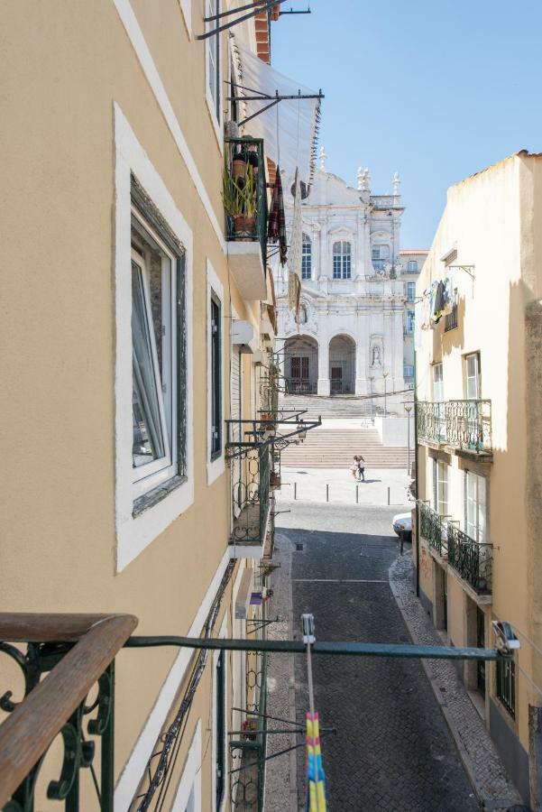 Cozy Apartment In Historic Center Lisbon Bagian luar foto