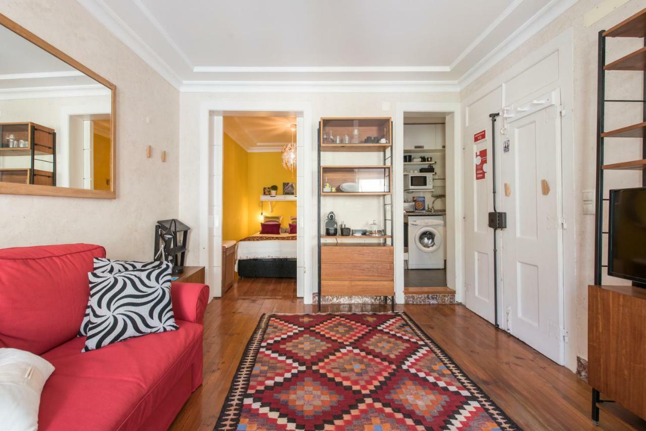 Cozy Apartment In Historic Center Lisbon Bagian luar foto
