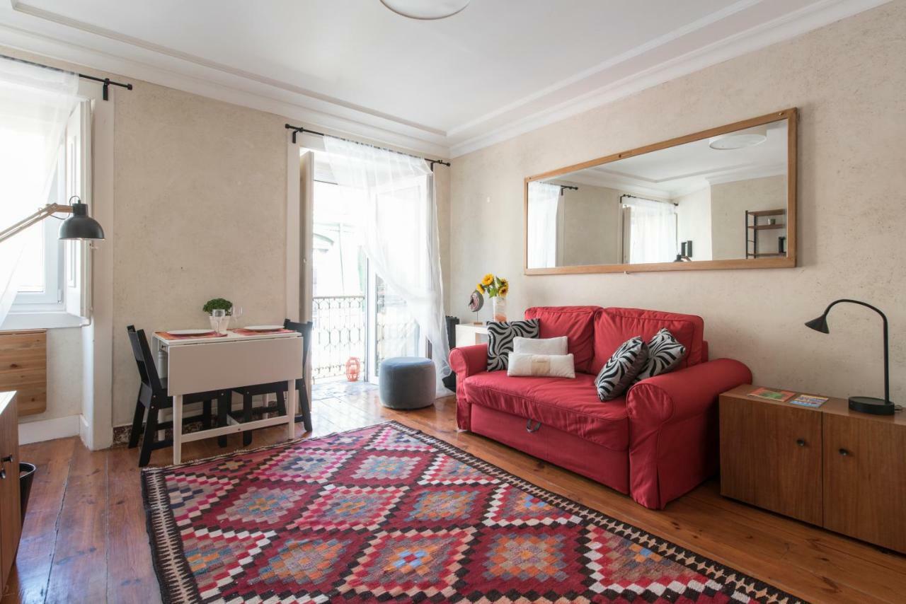 Cozy Apartment In Historic Center Lisbon Bagian luar foto